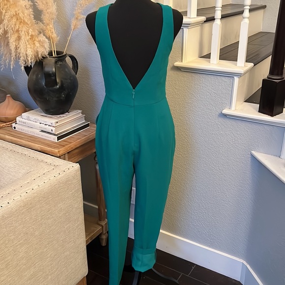 BCBG Emerald Green Halter Keyhole Neckline Sexy Jumpsuit - Picture 6 of 9